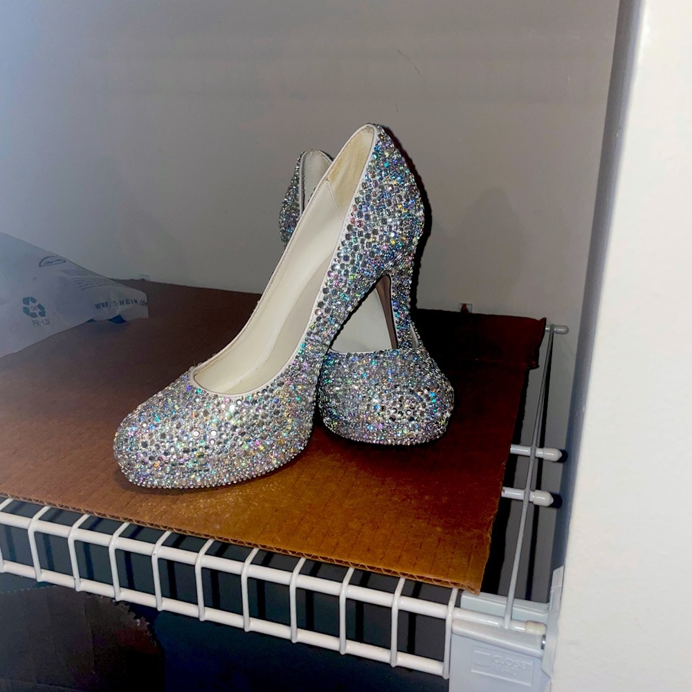 Size 8 rhinestone encrusted pumps